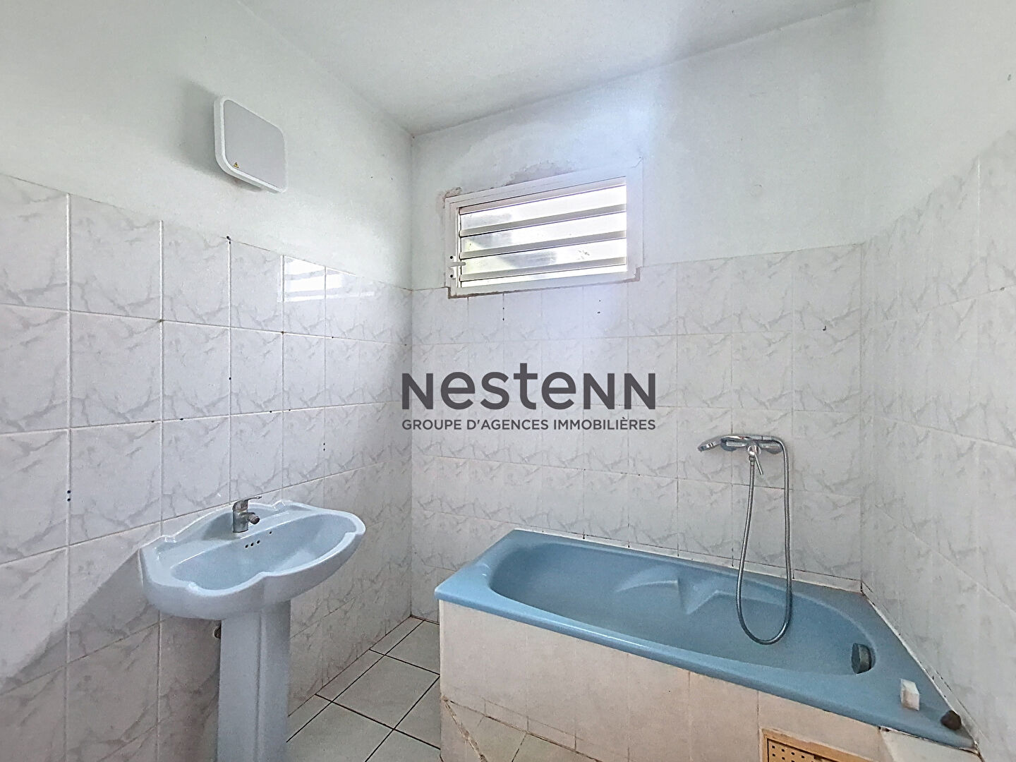 A VENDRE VILLA 4 pièce(s)  + T3 indépendant avec Garage à Petit-Bourg