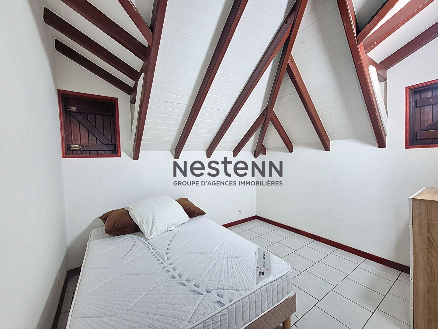 A VENDRE VILLA 4 pièce(s)  + T3 indépendant avec Garage à Petit-Bourg