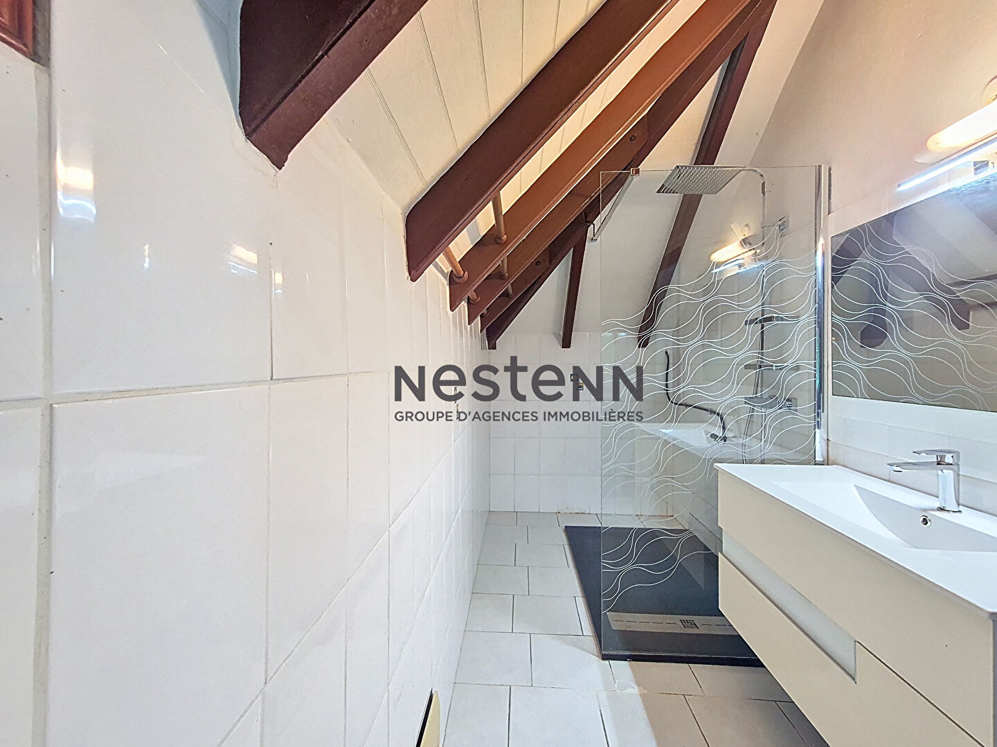 A VENDRE VILLA 4 pièce(s)  + T3 indépendant avec Garage à Petit-Bourg