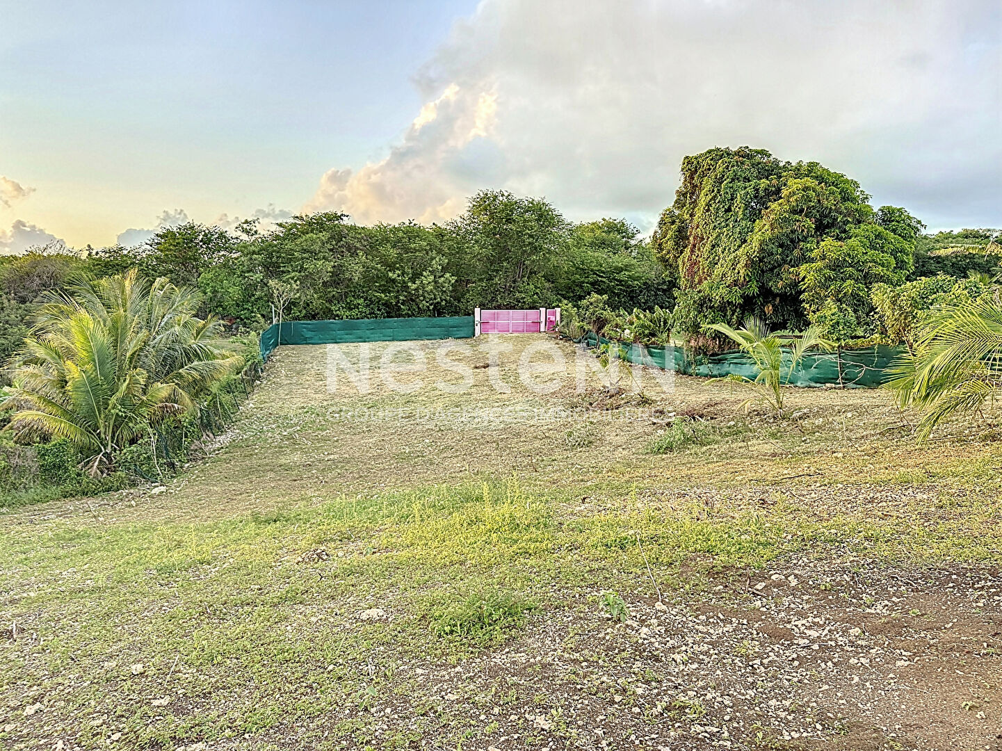Terrain 3 pièces · à Sainte Anne · 127 200 €