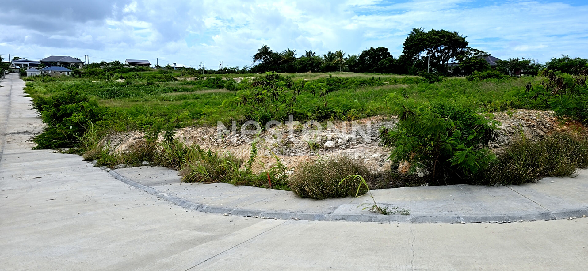 À vendre terrain de 768 m2 constructible à PETIT-CANAL proche de la plage de ANSE MAURICE