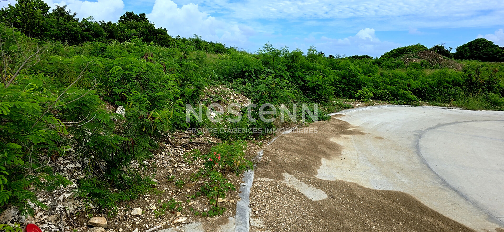 À vendre terrain de 768 m2 constructible à PETIT-CANAL proche de la plage de ANSE MAURICE