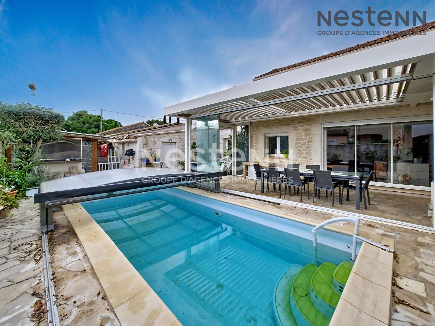 Belle maison rénovée avec studio indépendant et piscine couverte  à Lunel-Viel