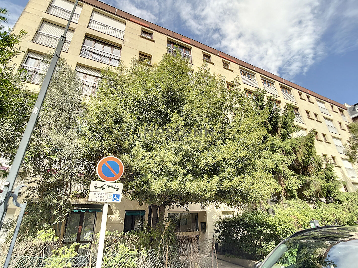 MONTROUGE - Appartement 2 pièces exposé plein SUD très lumineux avec de grandes fenêtres