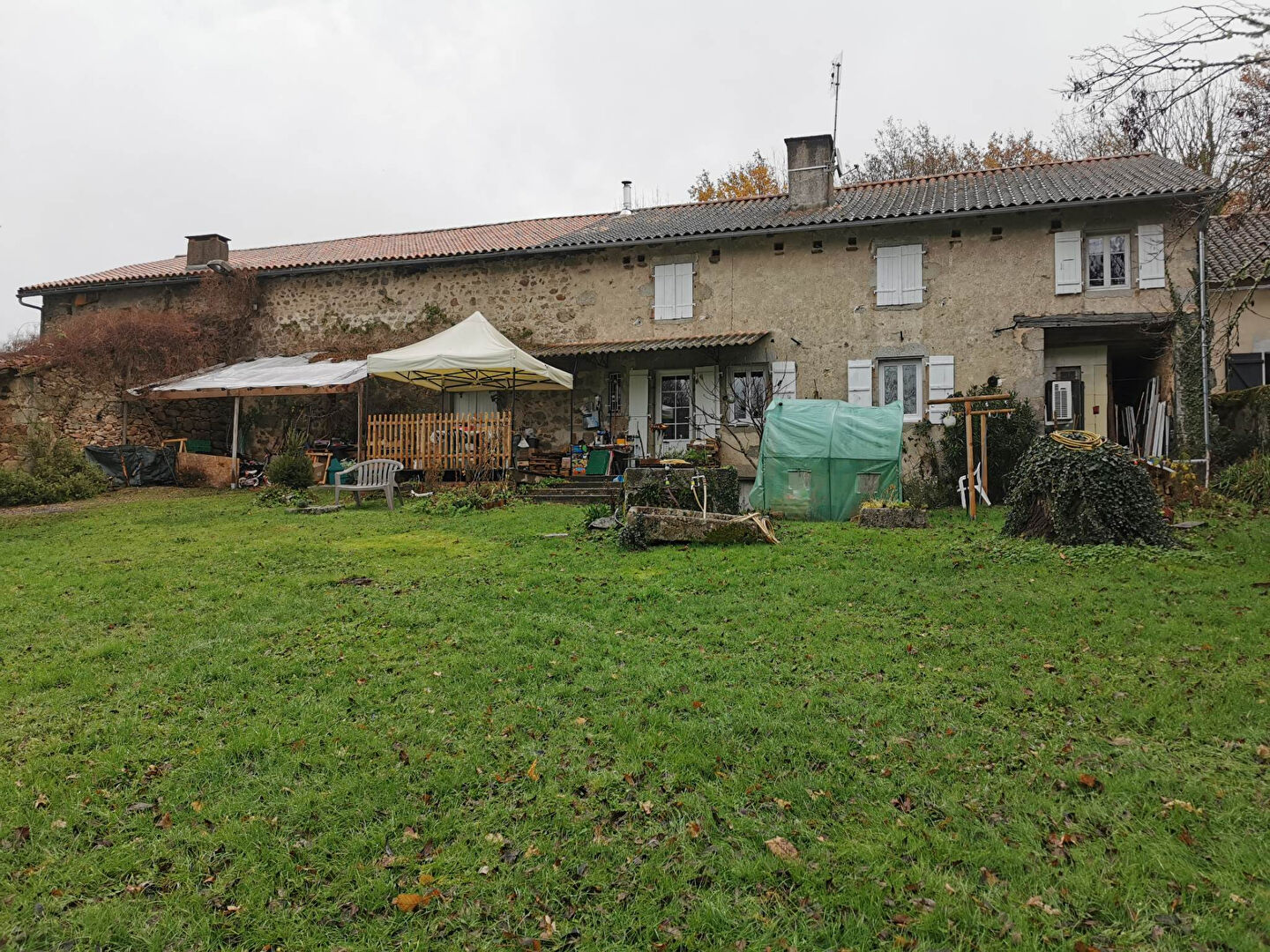 Tres belle longere Saint Barthelemy De Bussiere