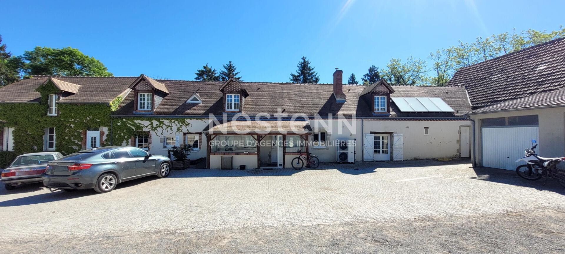 Complexe équestre professionnel avec habitations et infrastructures haut niveau. 15 hectares · à Sandillon · 250 m² · 1 590 0