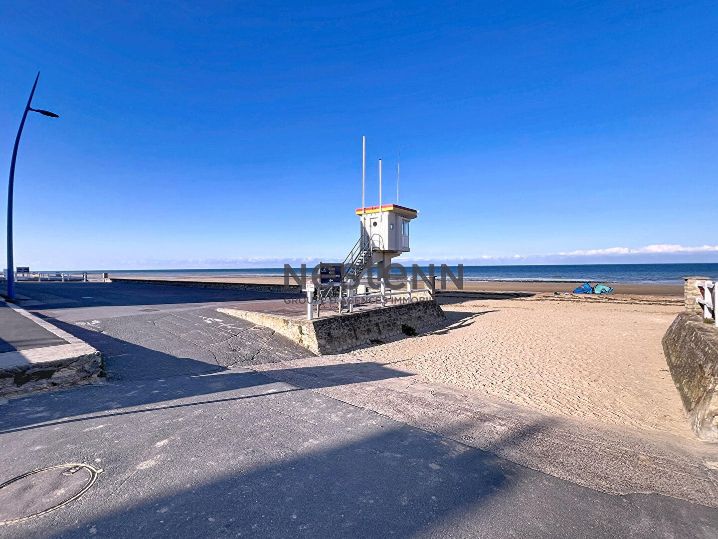 À vendre Lion-sur-Mer  Appartement dernier étage vue mer à 50 m plage avec fort potentiel