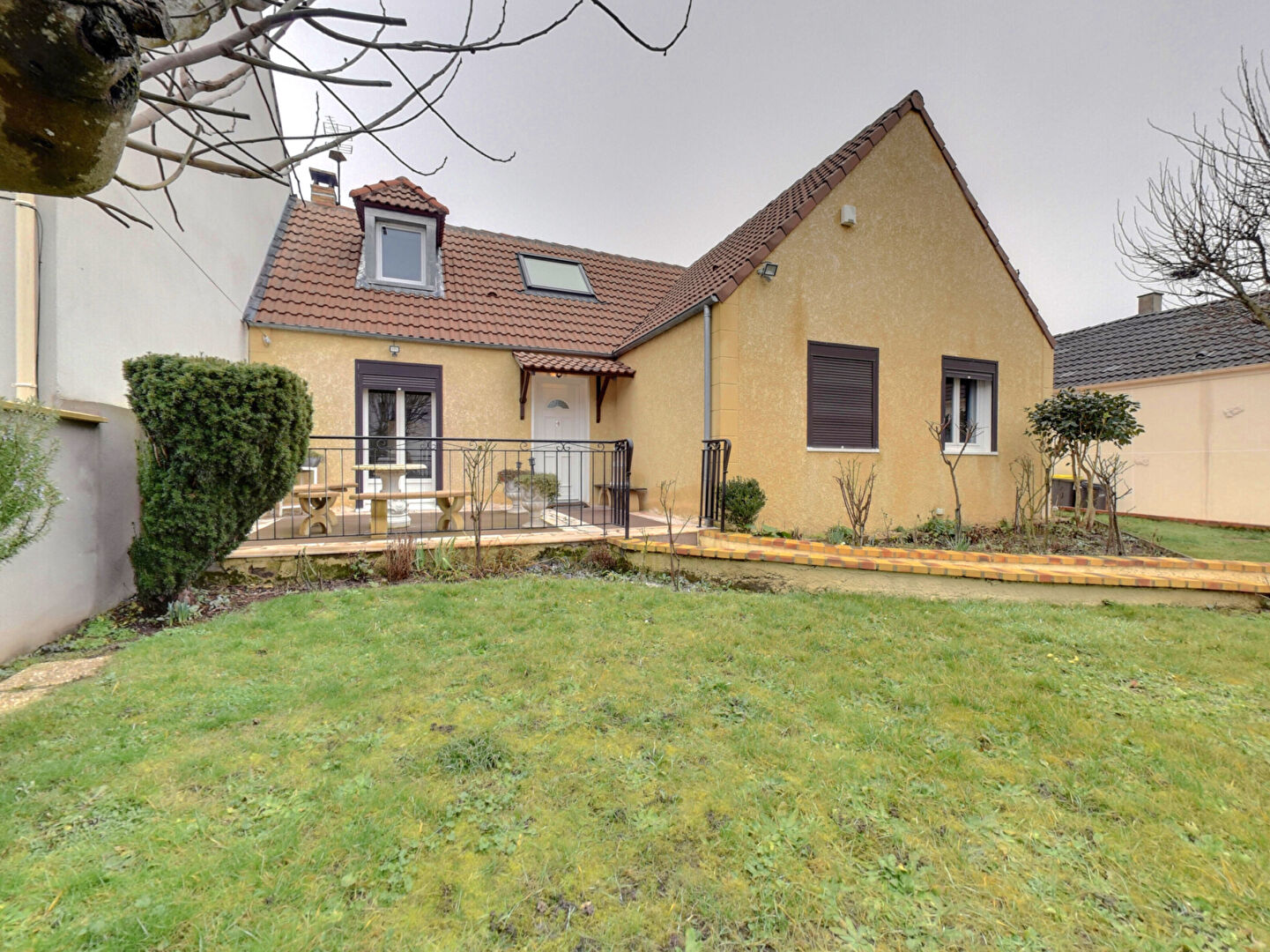 Maison 7 pièces 112 m² · à Favieres · 112 m² · 364 999 €