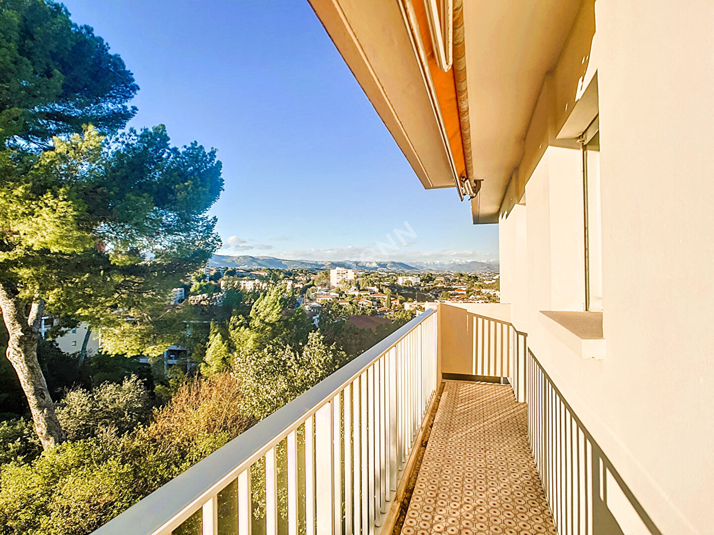 Antibes-  vue mer -dernier  étage