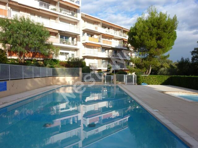 Antibes-  vue mer -dernier  étage