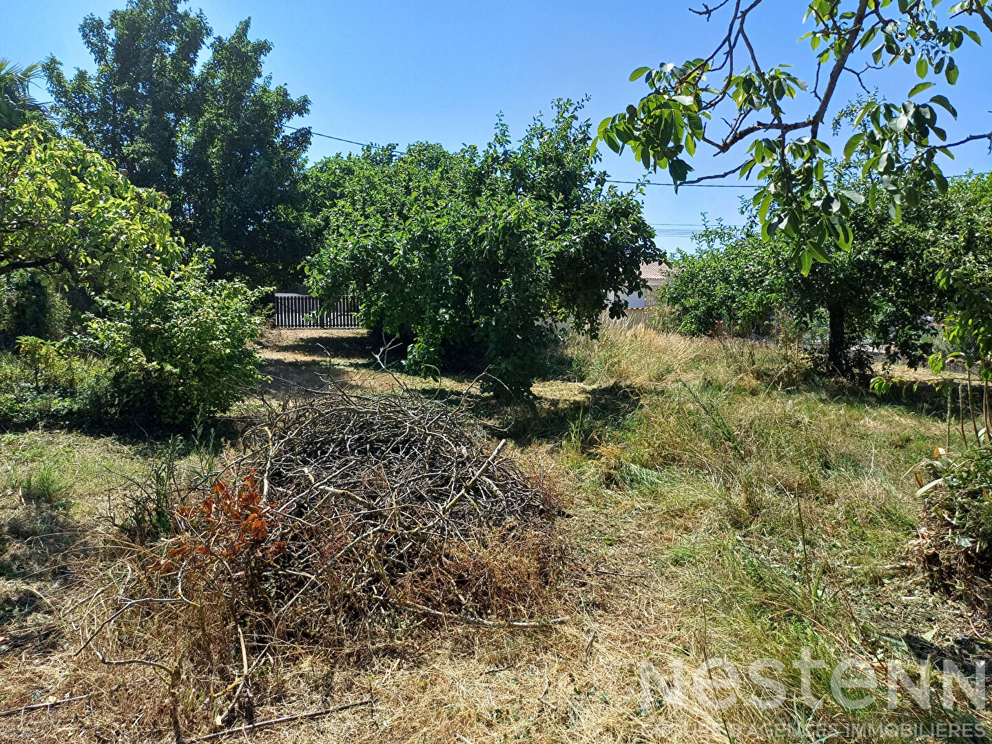 Belle parcelle constructible à Sémussac de 738 m², non viabilisée. · à Semussac · 120 910 €