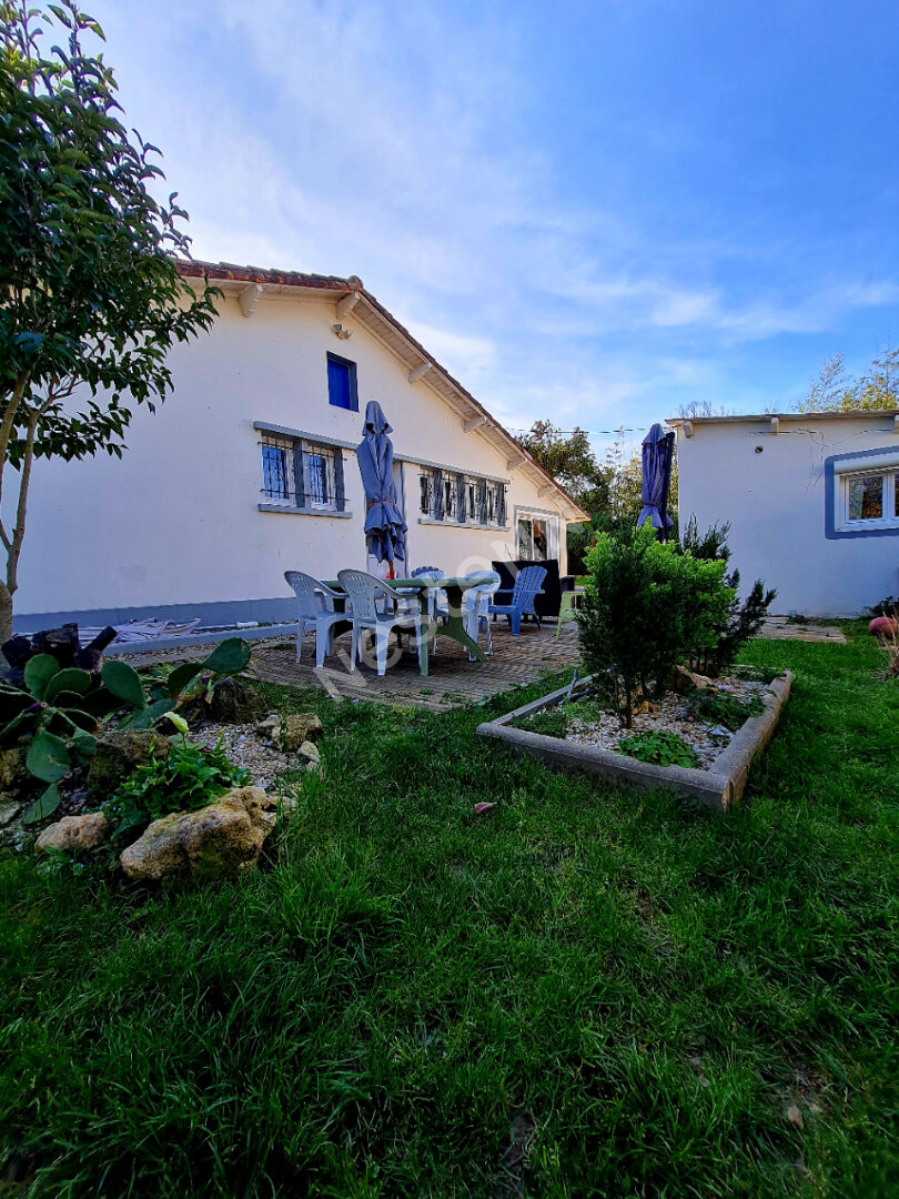 Vente maison de 103 m2 a 2 minutes a pied du centre de Saujon . Plain ...