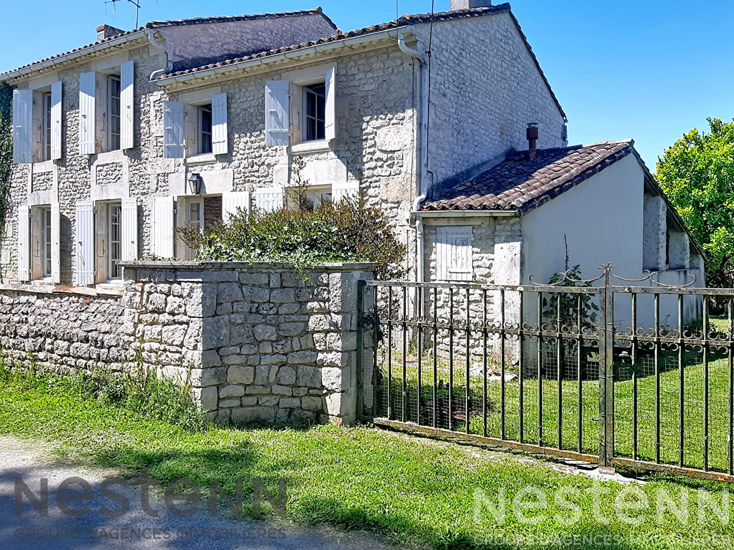 Maison 9 pièces 186 m² · à Saint Romain de Benet · 186 m² · 280 000 €