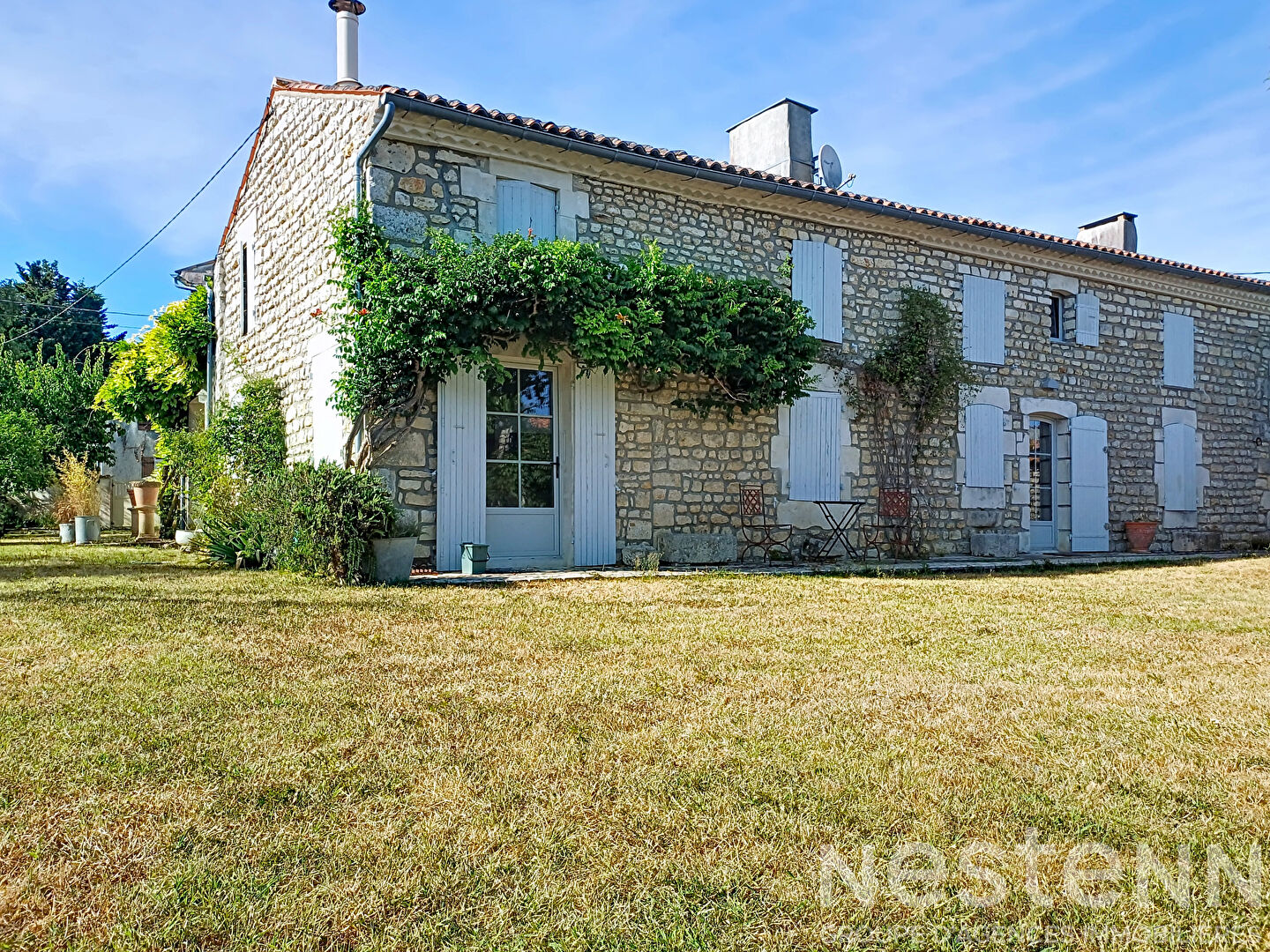 Maison 9 pièces 299 m² · à St Romain de Benet · 299 m² · 598 000 €