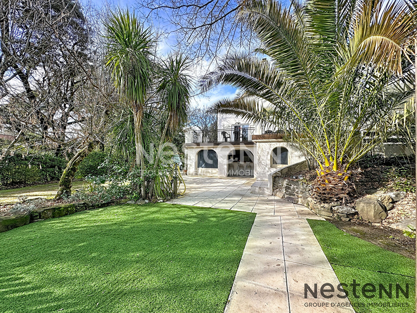 Villa T6 213 m2 avec piscine, pool house, grands volumes et sous-sol de 150 m² à Pourrières