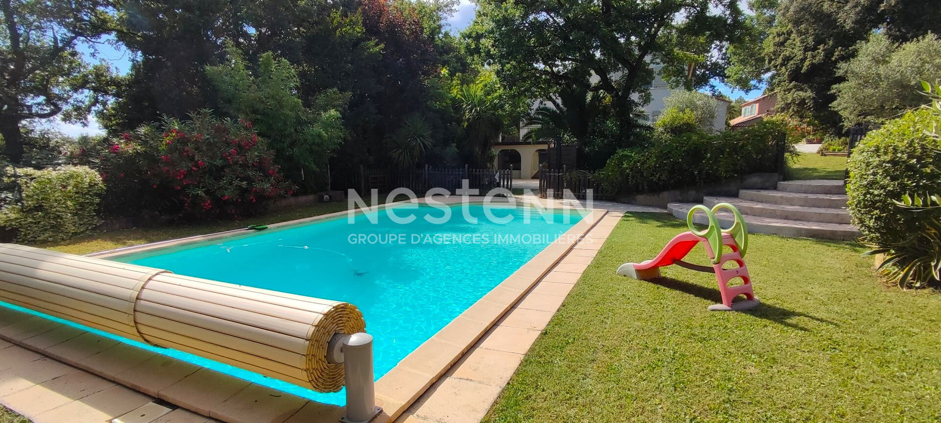 Villa T6 213 m2 avec piscine, pool house, grands volumes et sous-sol de 150 m² à Pourrières