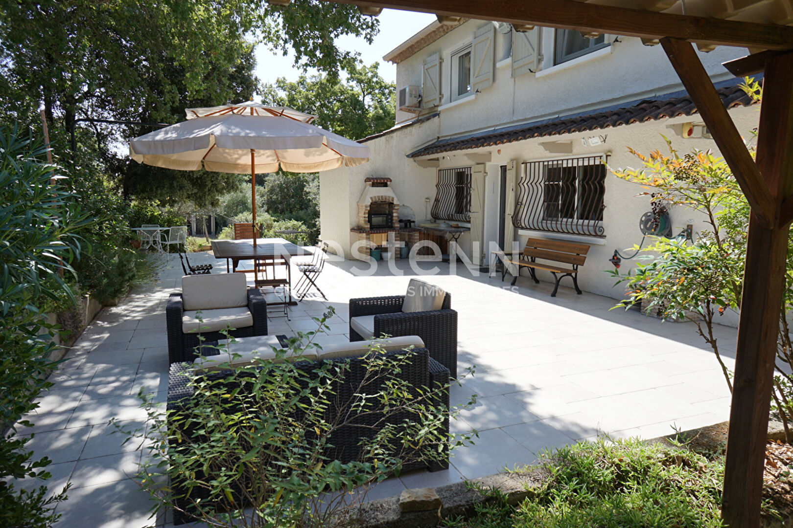 Villa T6 213 m2 avec piscine, pool house, grands volumes et sous-sol de 150 m² à Pourrières