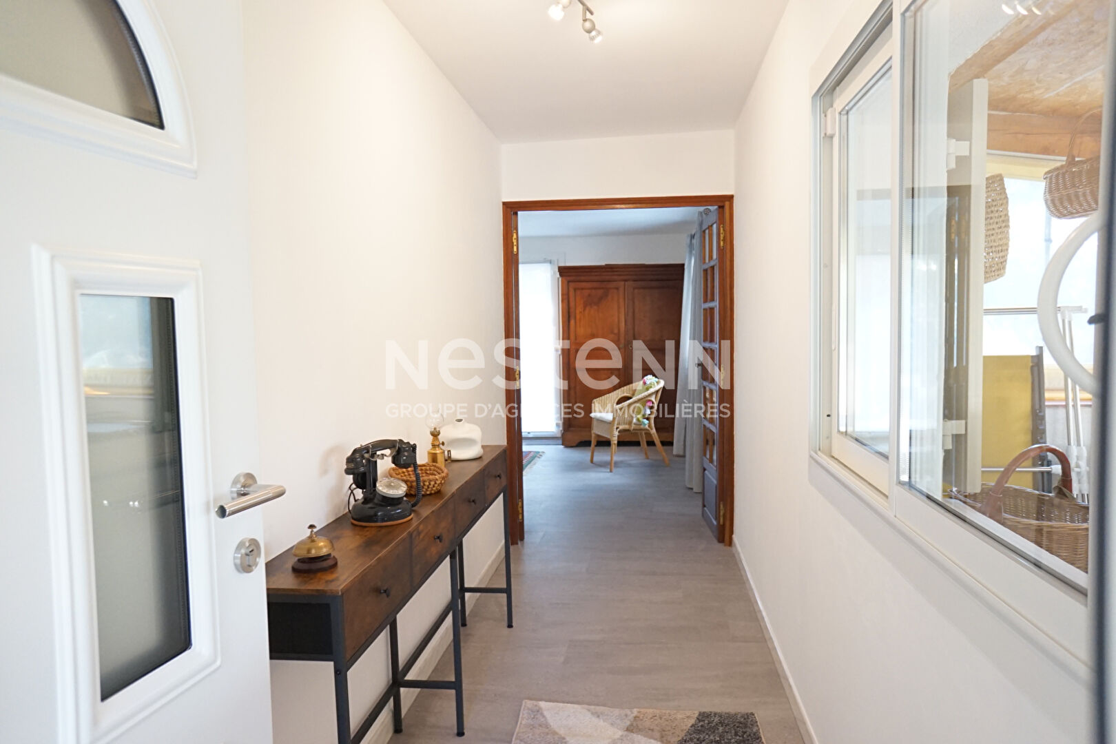 Villa T6 213 m2 avec piscine, pool house, grands volumes et sous-sol de 150 m² à Pourrières