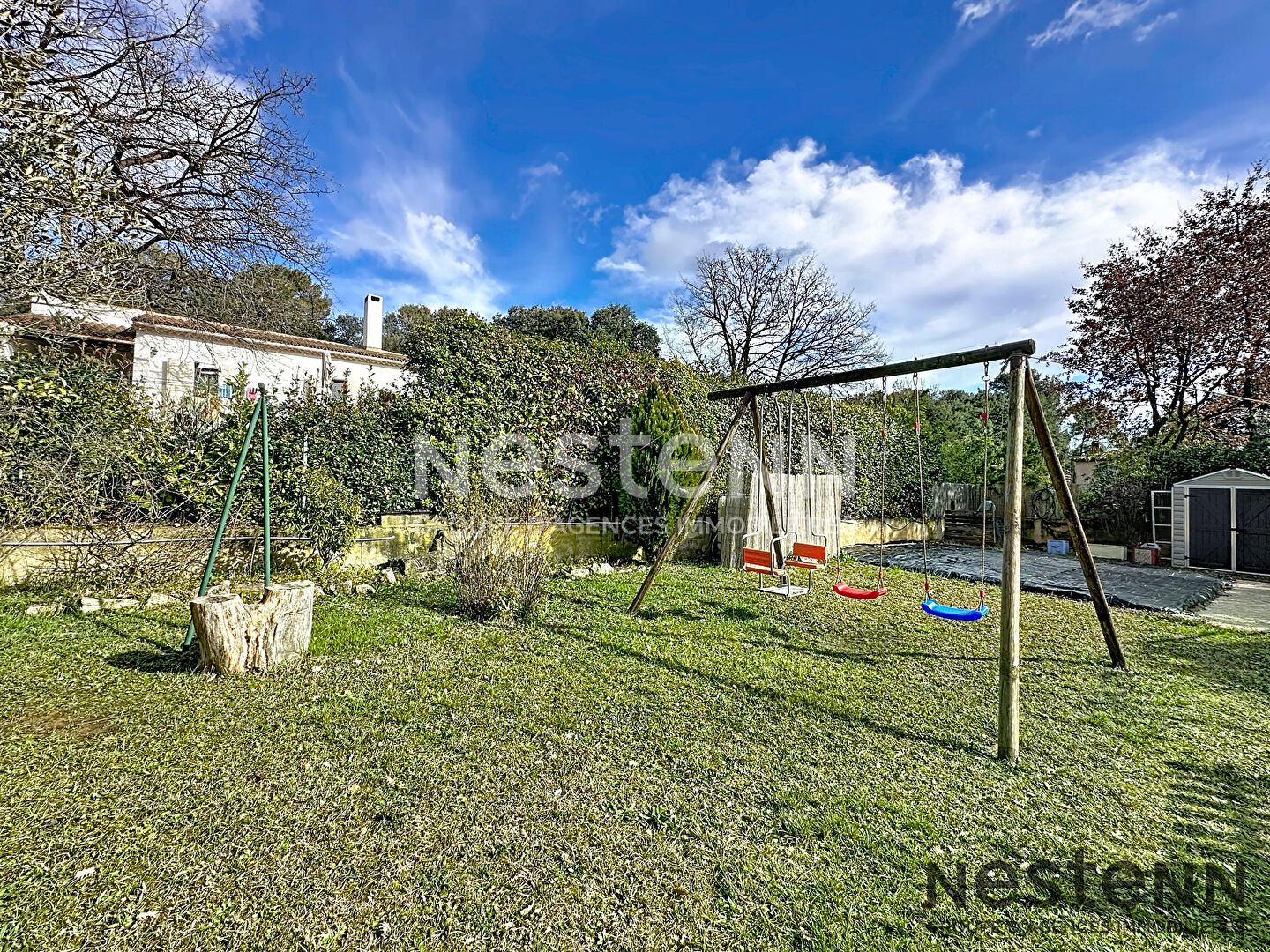 Villa T6 213 m2 avec piscine, pool house, grands volumes et sous-sol de 150 m² à Pourrières