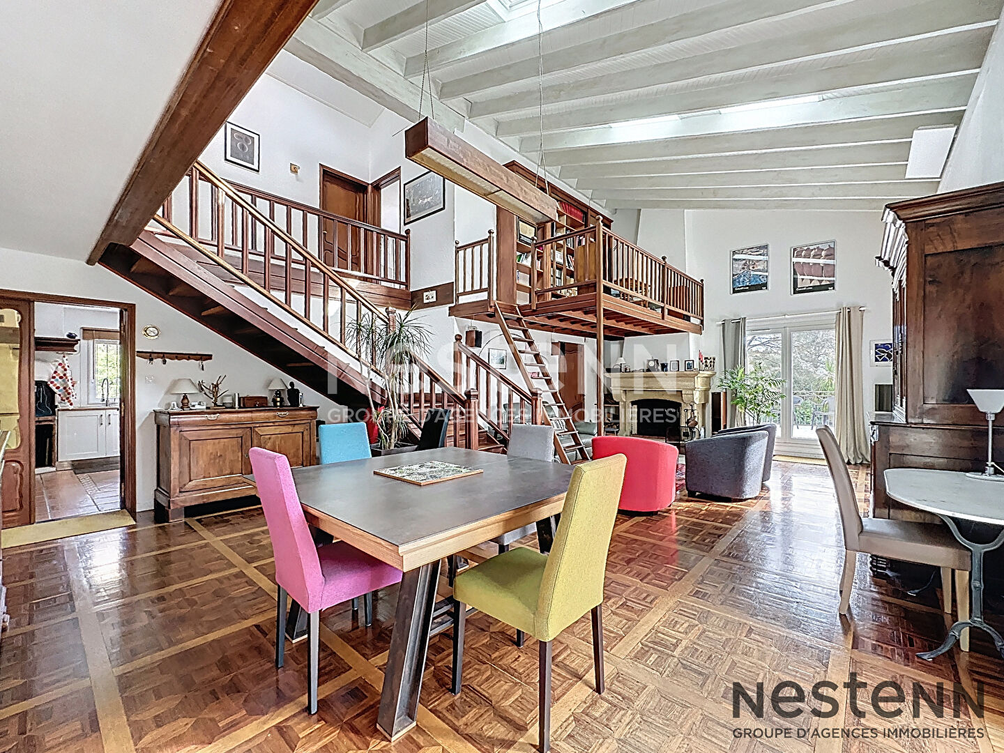 Villa T6 213 m2 avec piscine, pool house, grands volumes et sous-sol de 150 m² à Pourrières