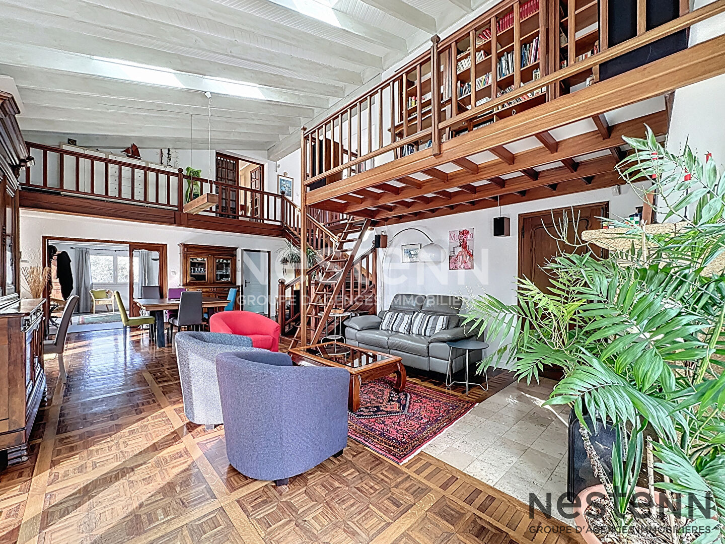 Villa T6 213 m2 avec piscine, pool house, grands volumes et sous-sol de 150 m² à Pourrières