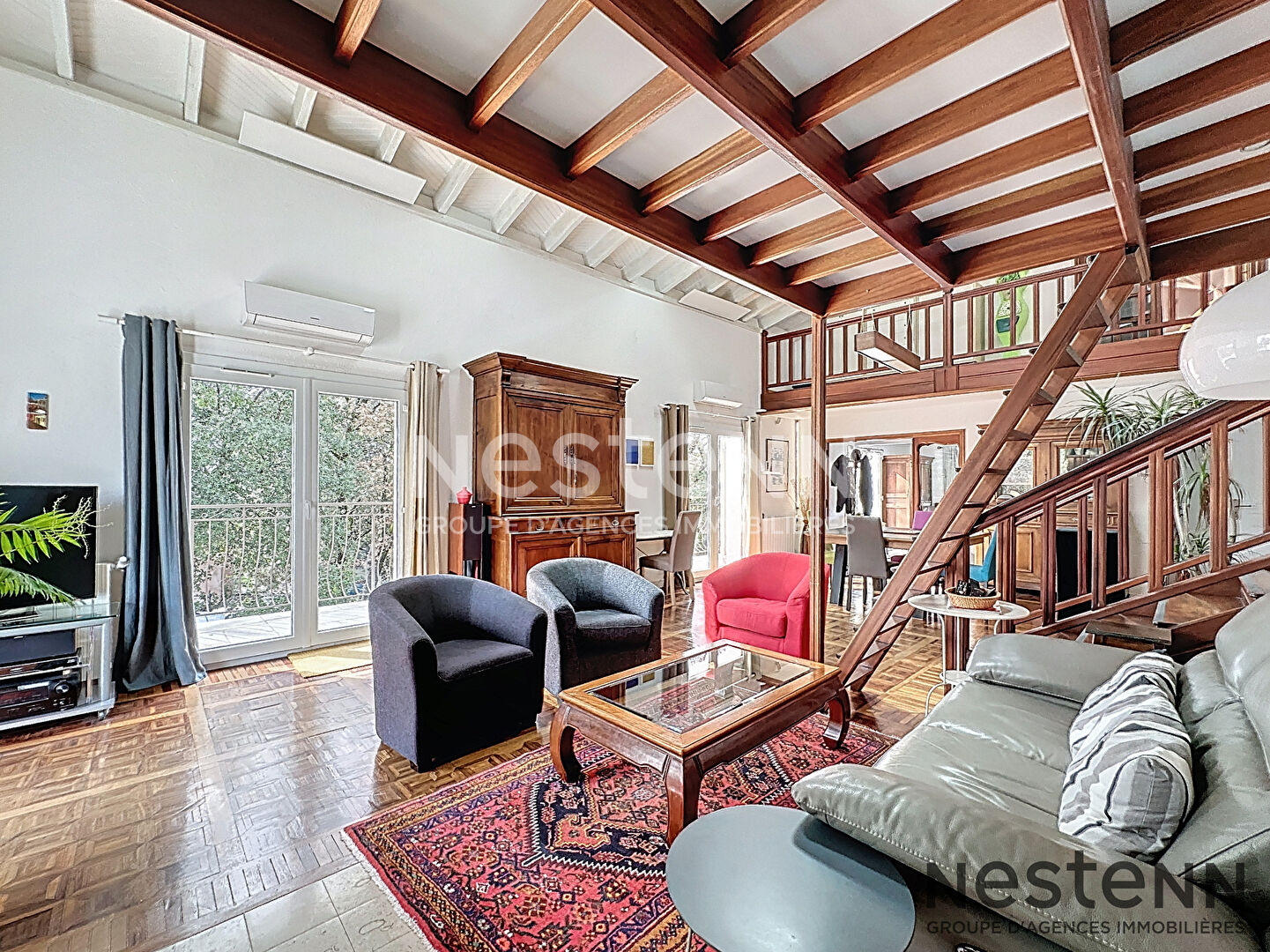 Villa T6 213 m2 avec piscine, pool house, grands volumes et sous-sol de 150 m² à Pourrières