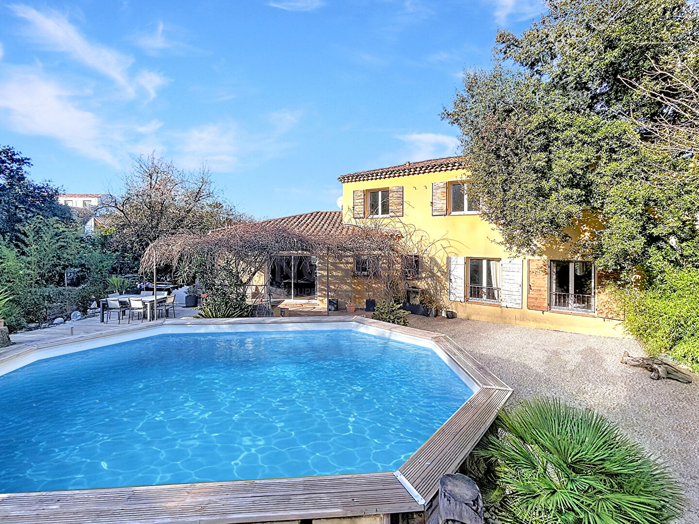 Maison 7 pièces 160 m² · à Belcodene · 160 m² · 750 000 €