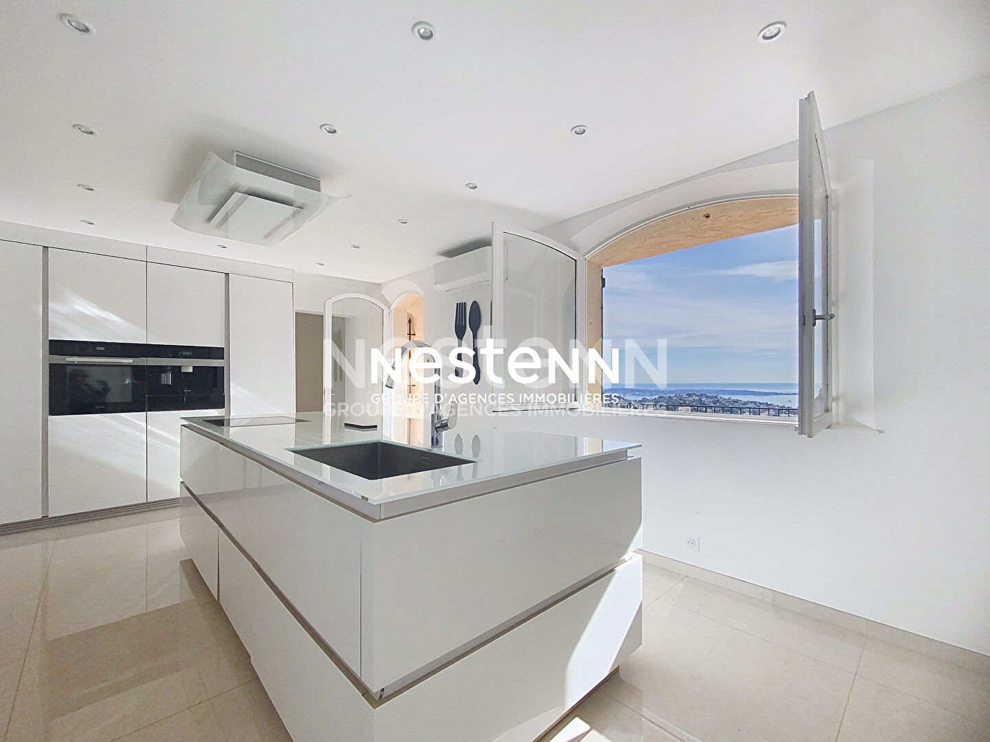 MAISON PROVENCALE 270.15M2- VUE MER PANORAMIQUE-PISCINE-GARAGE-VALLAURIS