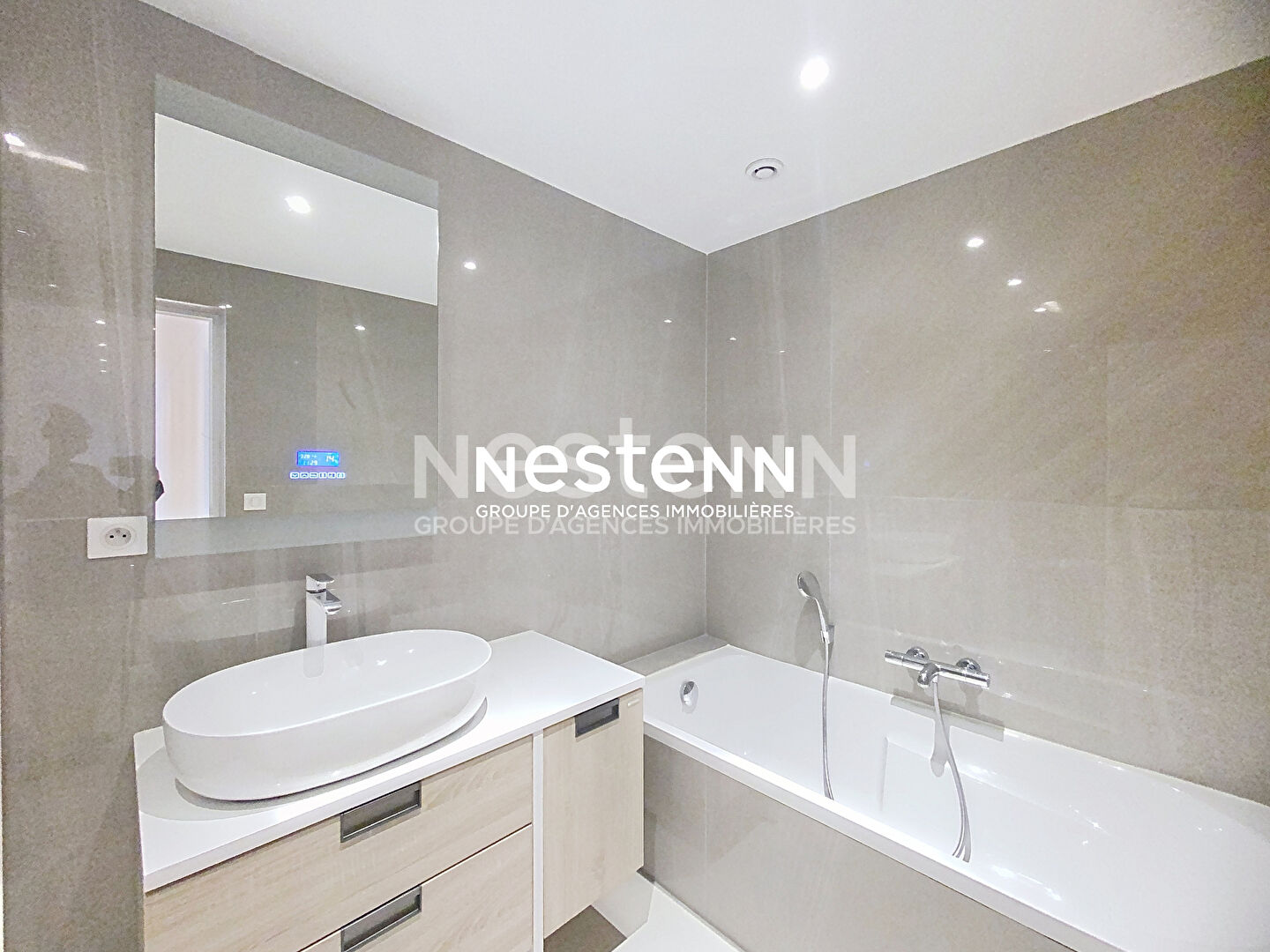 MAISON PROVENCALE 270.15M2- VUE MER PANORAMIQUE-PISCINE-GARAGE-VALLAURIS