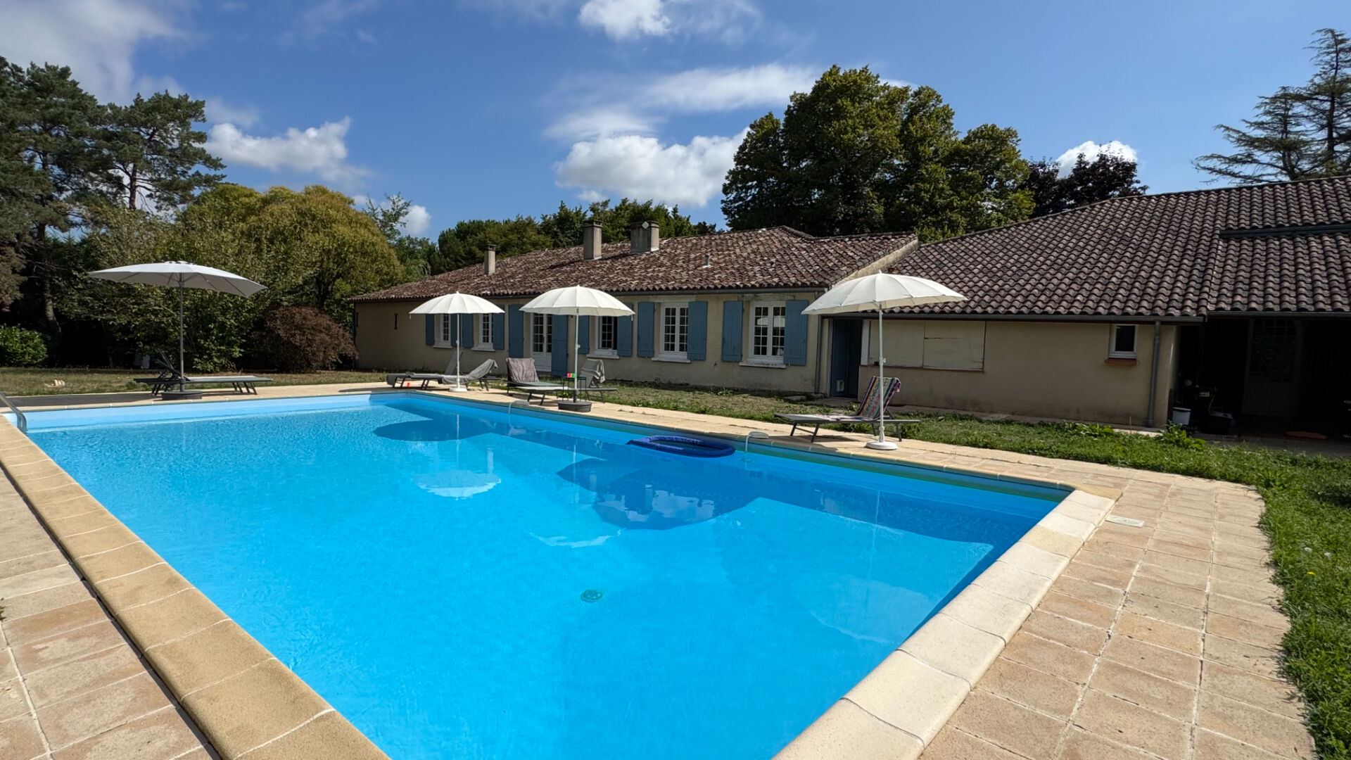 Maison 7 pièces 242 m² · à Montpezat · 242 m² · 434 000 €