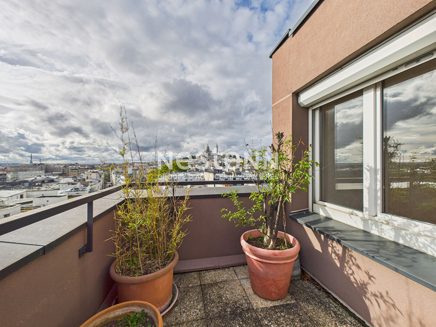 Appartement 143m² avec terrasse, vue Tour Eiffel et Sacré Coeur, PARIS 18