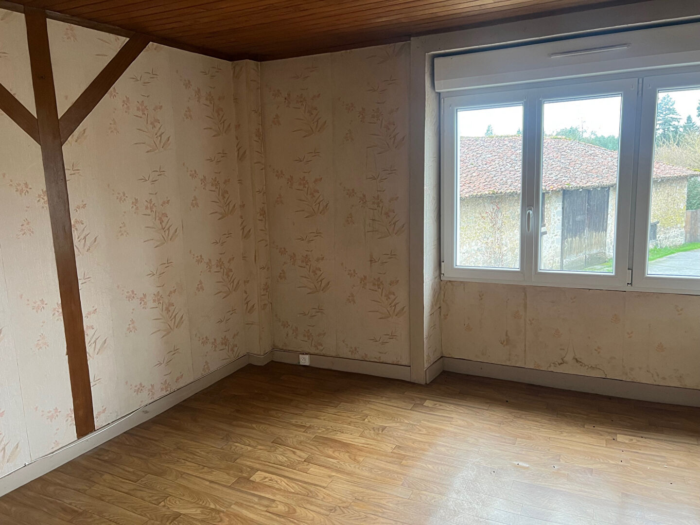 Maison à vendre à JAVERDAT - 4 pièces, 3 chambres, bon potentiel