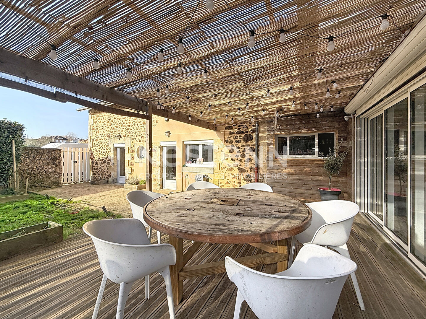 Maison à vendre à Rochechouart - 7 pièces, 5 chambres, piscine, panneaux solaire, garage double