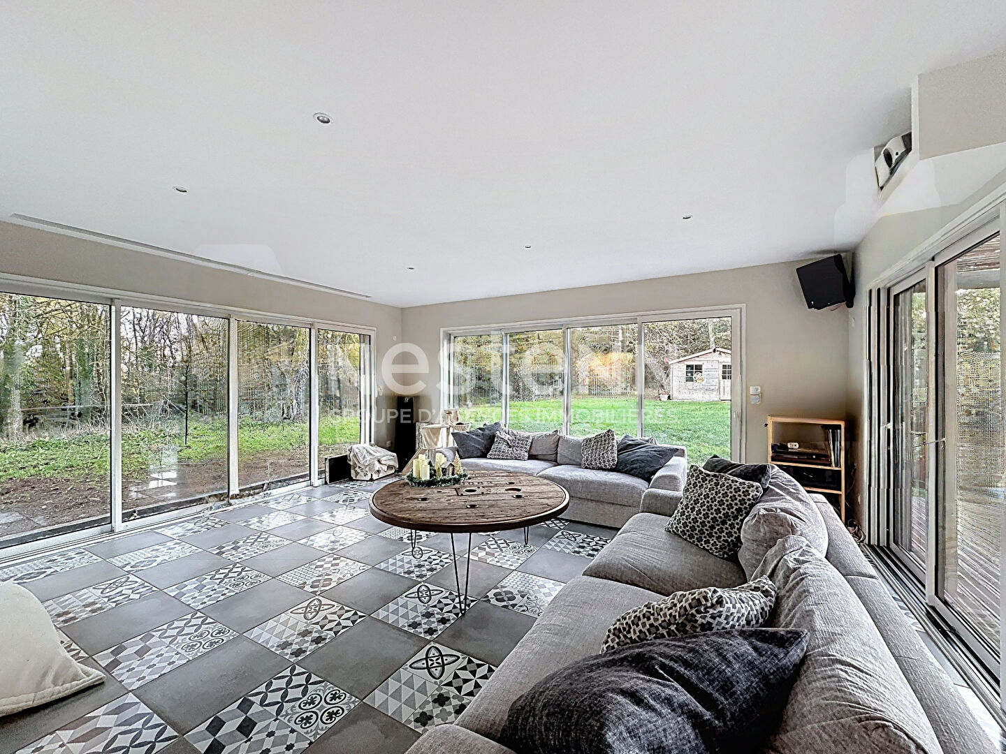 Maison à vendre à Rochechouart - 7 pièces, 5 chambres, piscine, panneaux solaire, garage double
