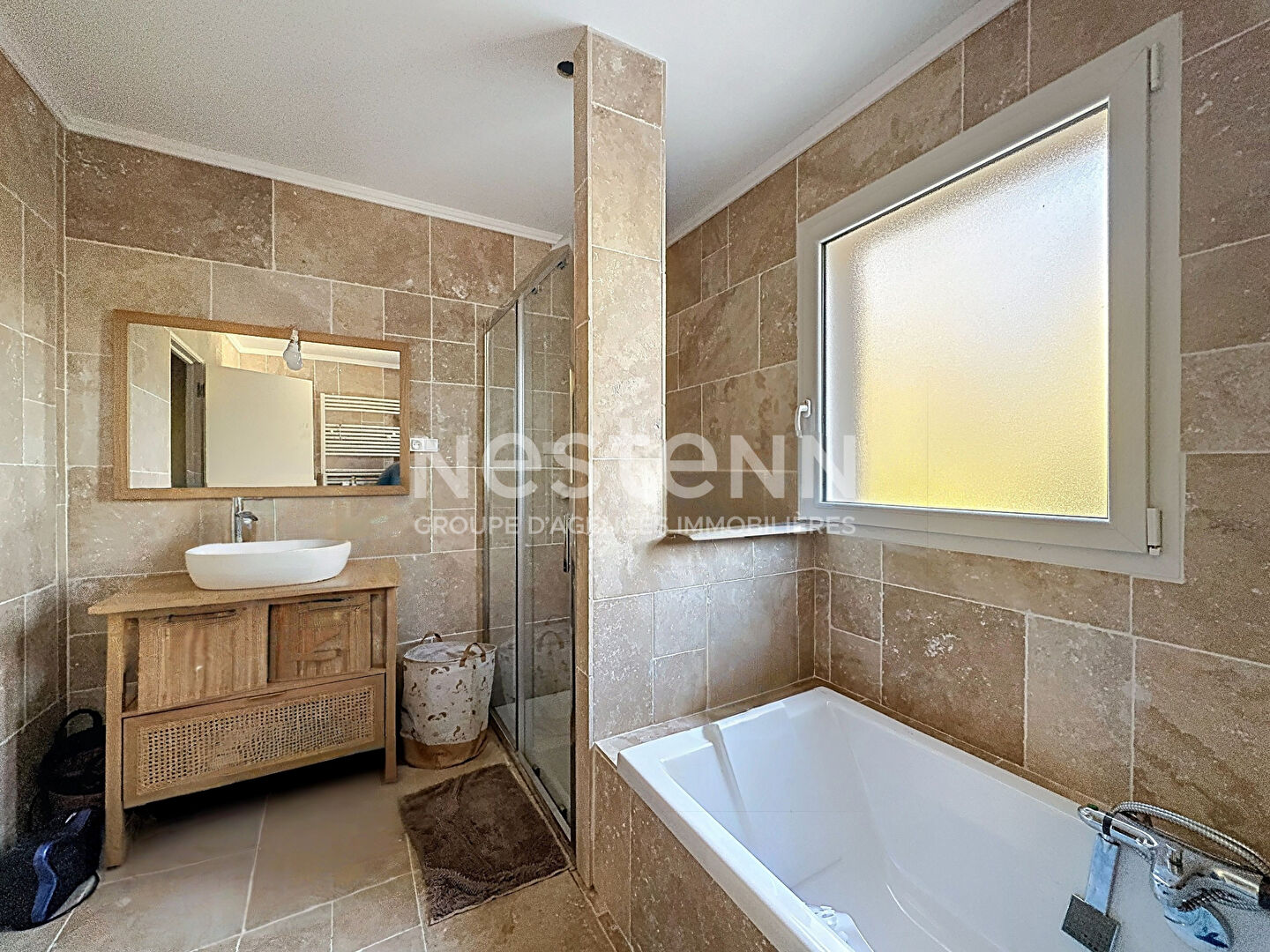 Maison à vendre à Rochechouart - 7 pièces, 5 chambres, piscine, panneaux solaire, garage double