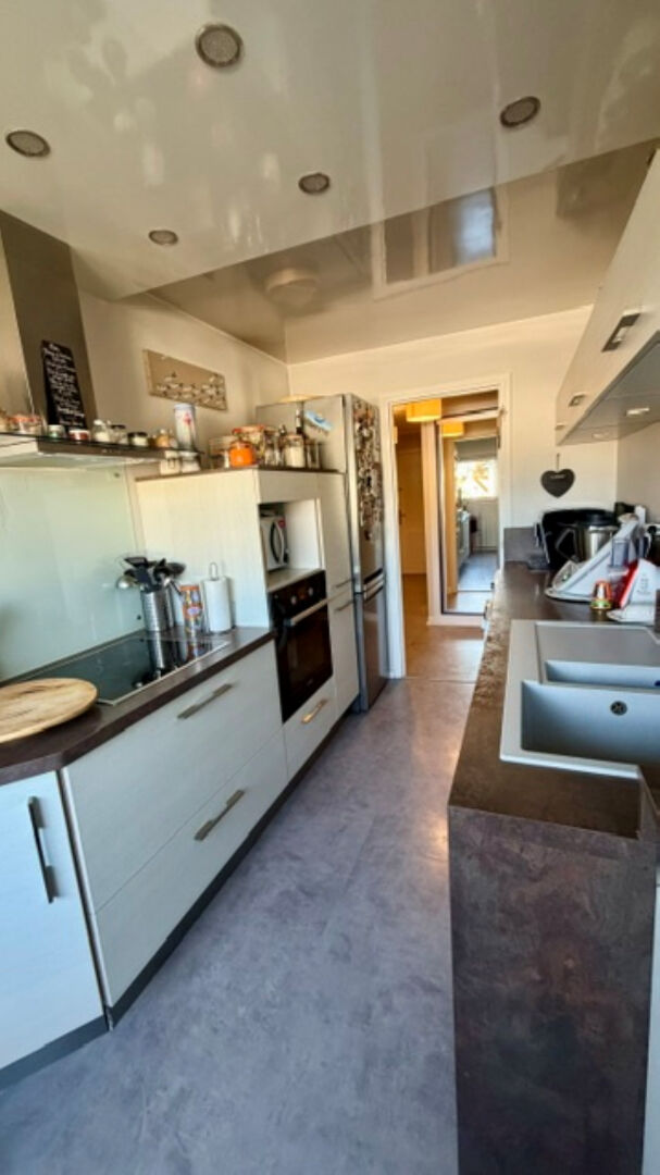 Appartement bois guillaume 100m² 3 chambres dernier étage balcon 4 parkings  sans travaux