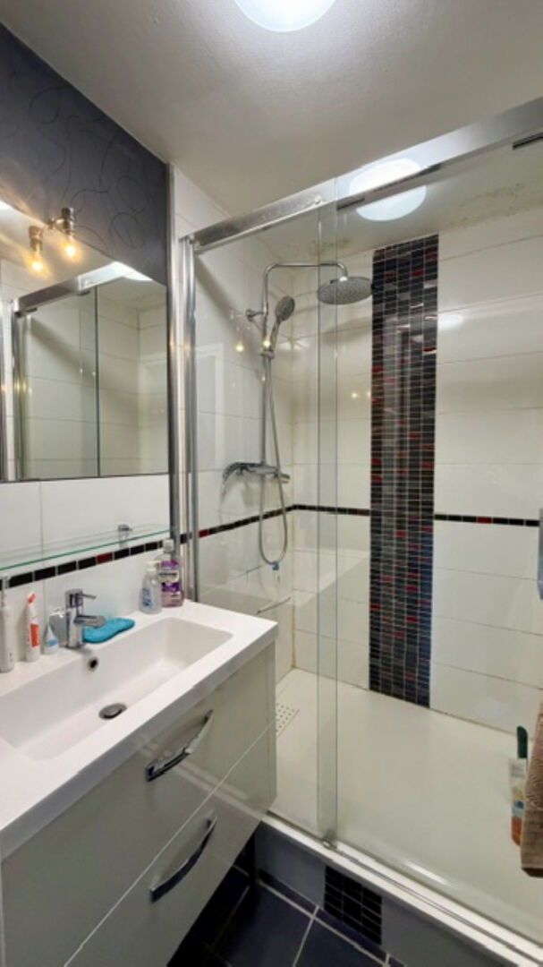 Appartement bois guillaume 100m² 3 chambres dernier étage balcon 4 parkings  sans travaux