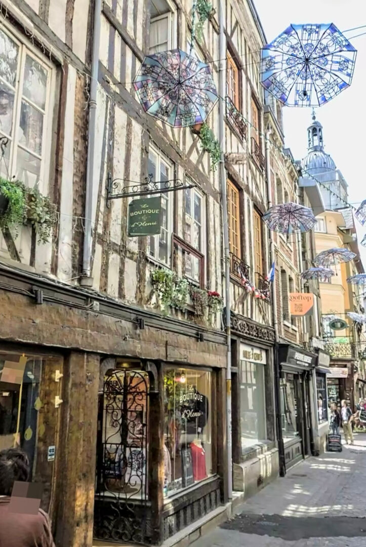 Immeuble Rouen centre  rentabilité  possible   1 magasin 3 logements