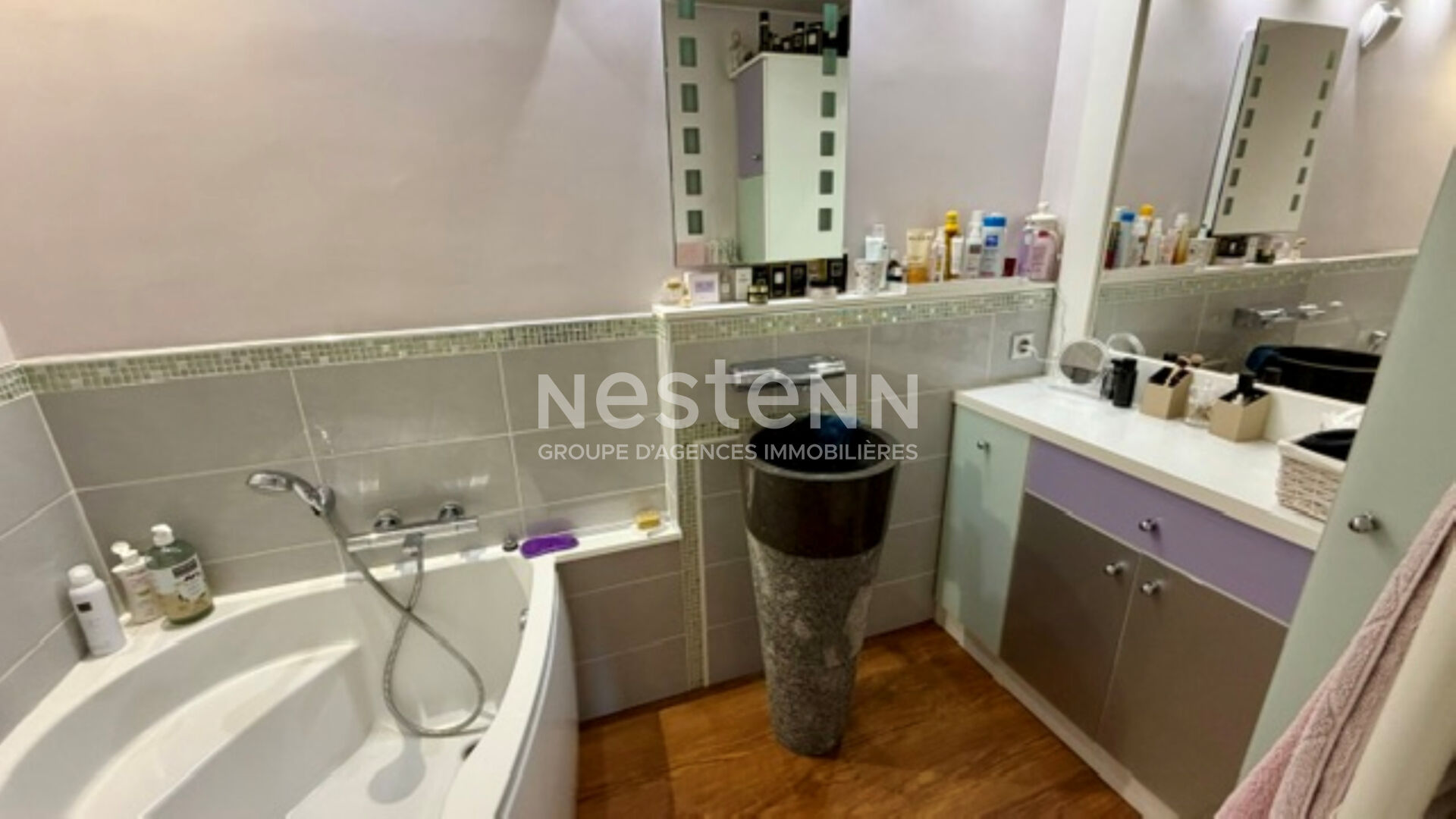 Appartement bois guillaume 100m² 3 chambres dernier étage balcon 4 parkings  sans travaux