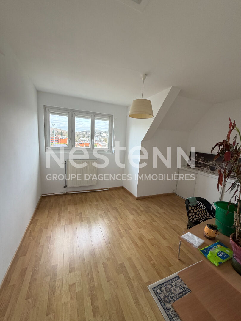 Maison 5 pièces, 114 m2 Maromme - proche commerces et commodités - très lumineuse - terrasse sans vis-à-vis - A saisir - Proche TEOR - Idéal famille - rare à la vente - A visiter rapidement - maison mitoyenne - Rangements - chambre au rdc