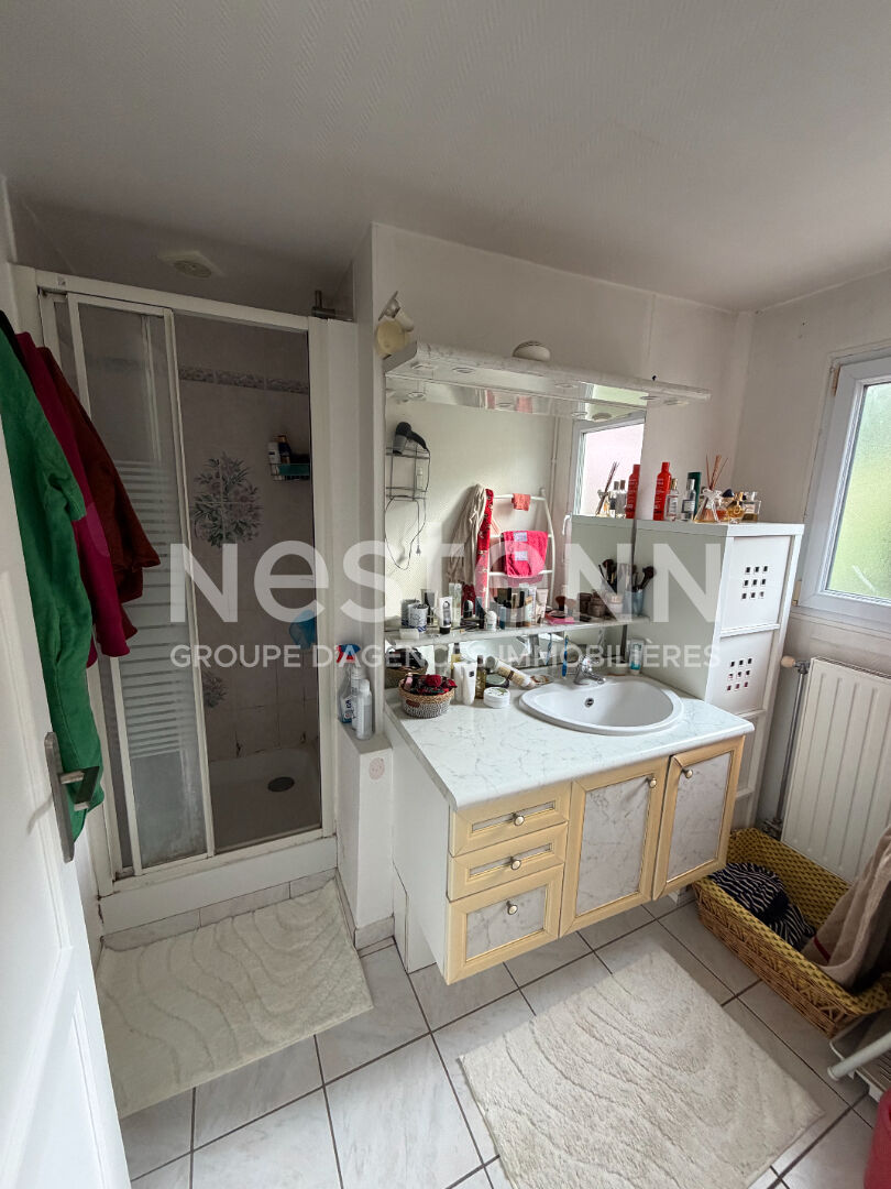 Maison 5 pièces, 114 m2 Maromme - proche commerces et commodités - très lumineuse - terrasse sans vis-à-vis - A saisir - Proche TEOR - Idéal famille - rare à la vente - A visiter rapidement - maison mitoyenne - Rangements - chambre au rdc