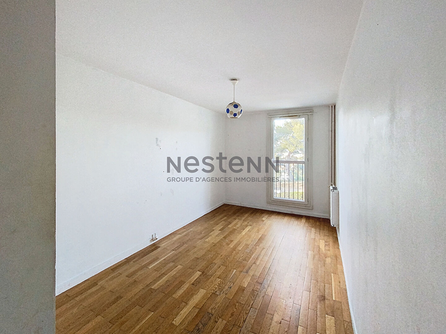Appartement type 4 de 85 m² avec balcon , expo Sud, situé au 2ème étage, stationnement facile dans la résidence, quartier les olives