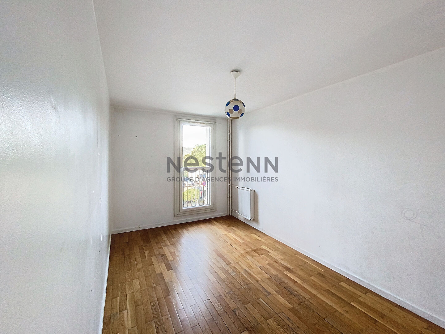 Appartement type 4 de 85 m² avec balcon , expo Sud, situé au 2ème étage, stationnement facile dans la résidence, quartier les olives