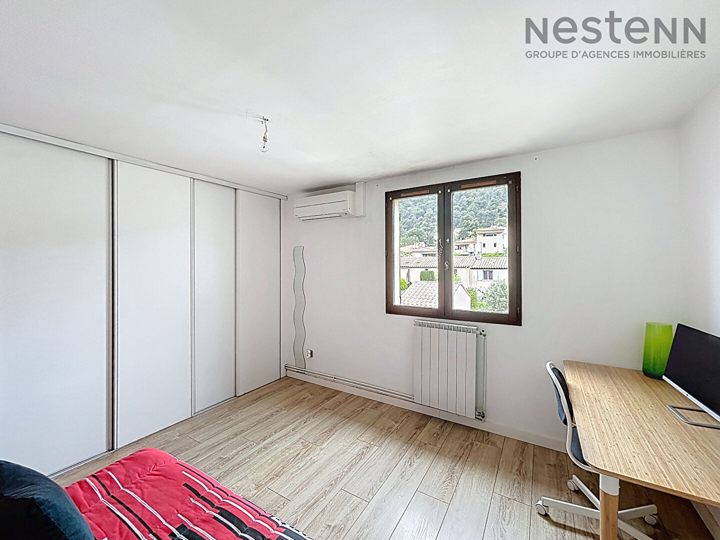 Jolie maison mitoyenne de 125m2, au calme, 4 chambres, piscine, aucun travaux à prévoir