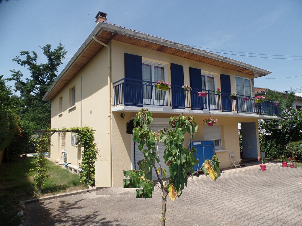 Immeuble 12 pièces 224 m² · à Pessac · 224 m² · 700 000 €