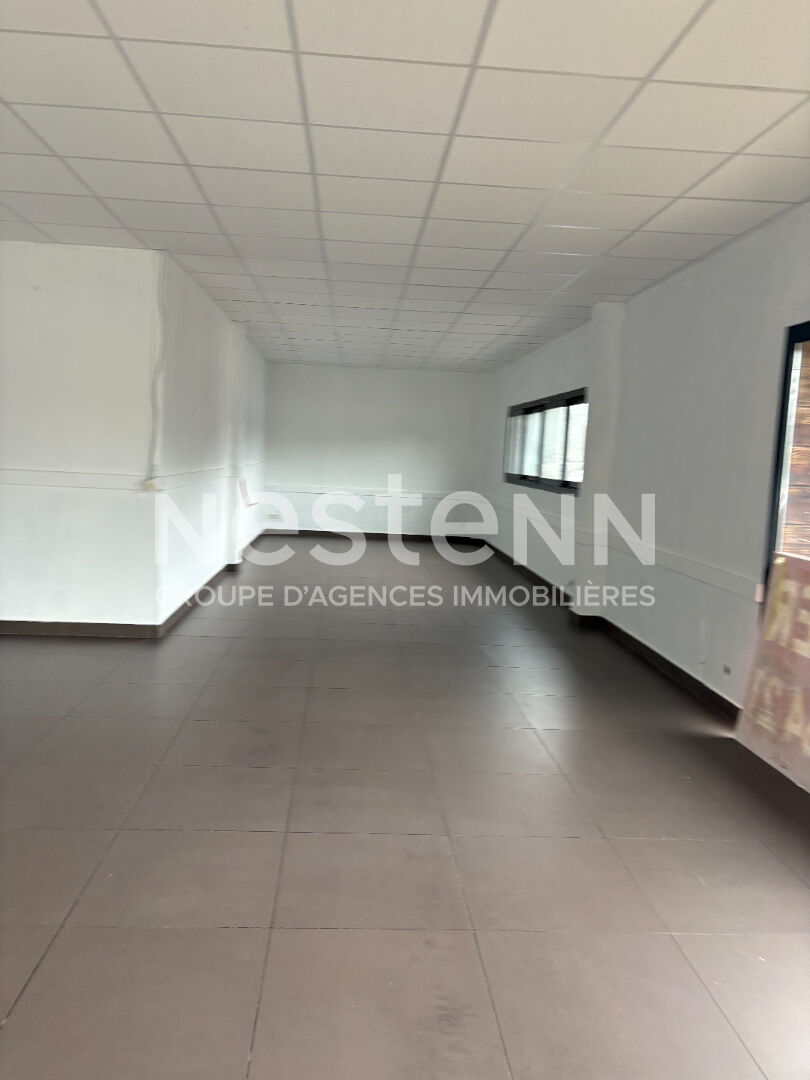 A louer local commercial de 152 m2 sur Vannes ouest avec extraction