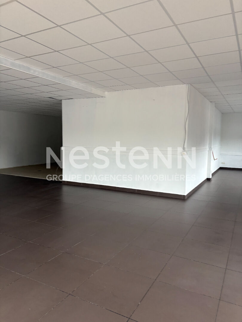 A louer local commercial de 152 m2 sur Vannes ouest avec extraction