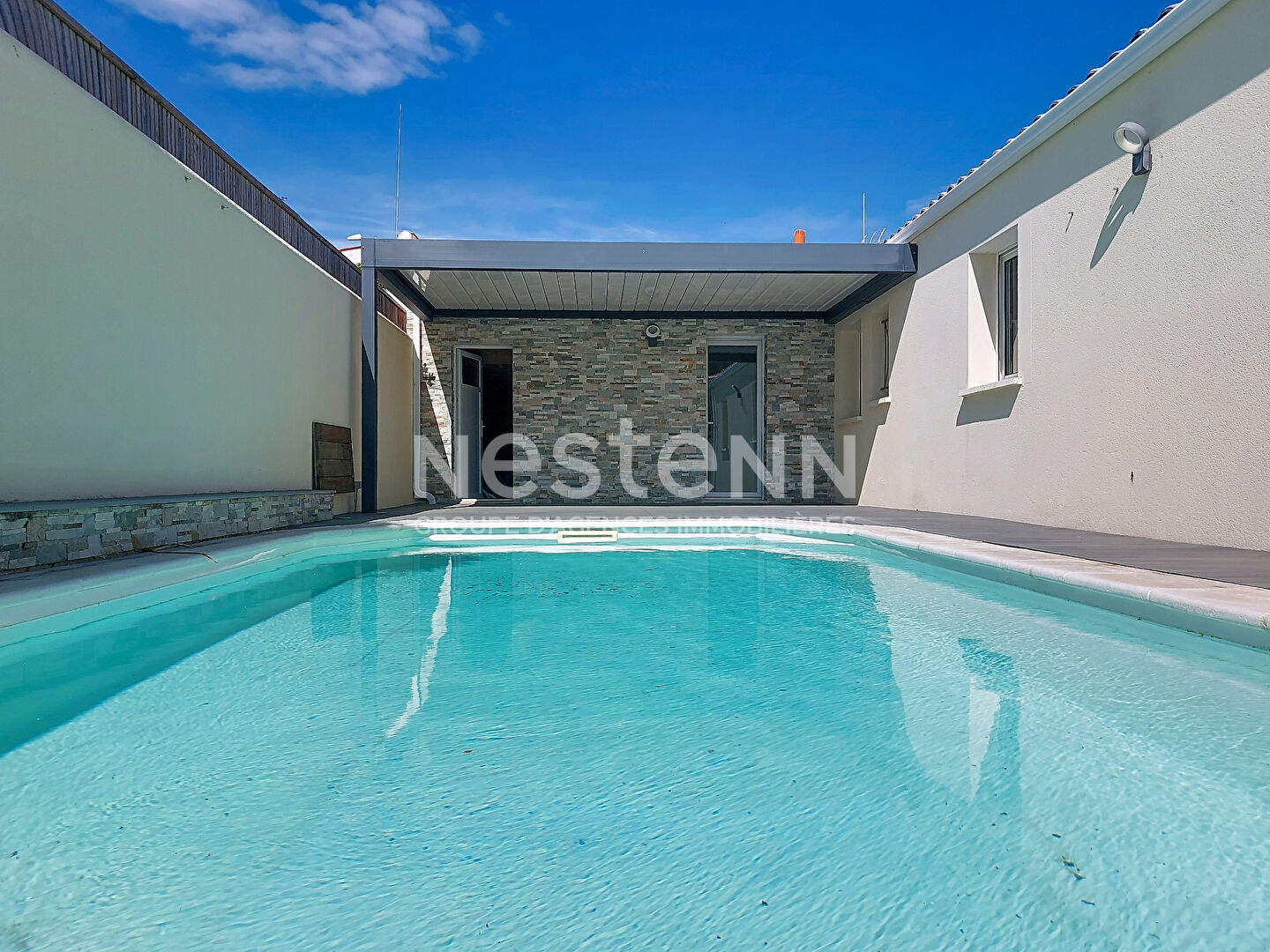 Maison 6 pièces 154 m² · à Dompierre sur Mer · 154 m² · 583 000 €