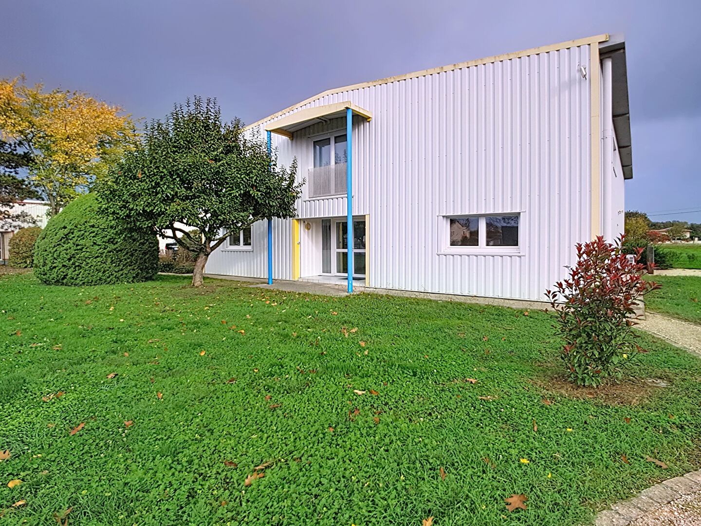 Local commercial 450 m² · à Fontenilles · 450 m² · 703 000 €