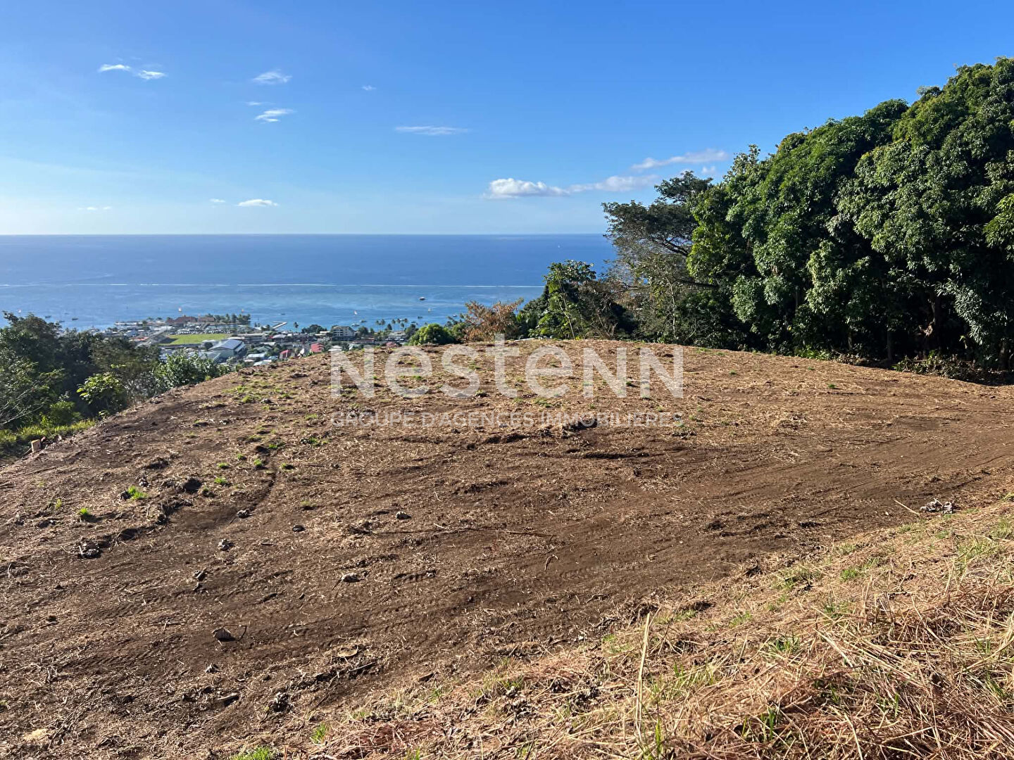 A vendre beau terrain à construire de 874 m2 situé à ARUE, avec une belle vue mer